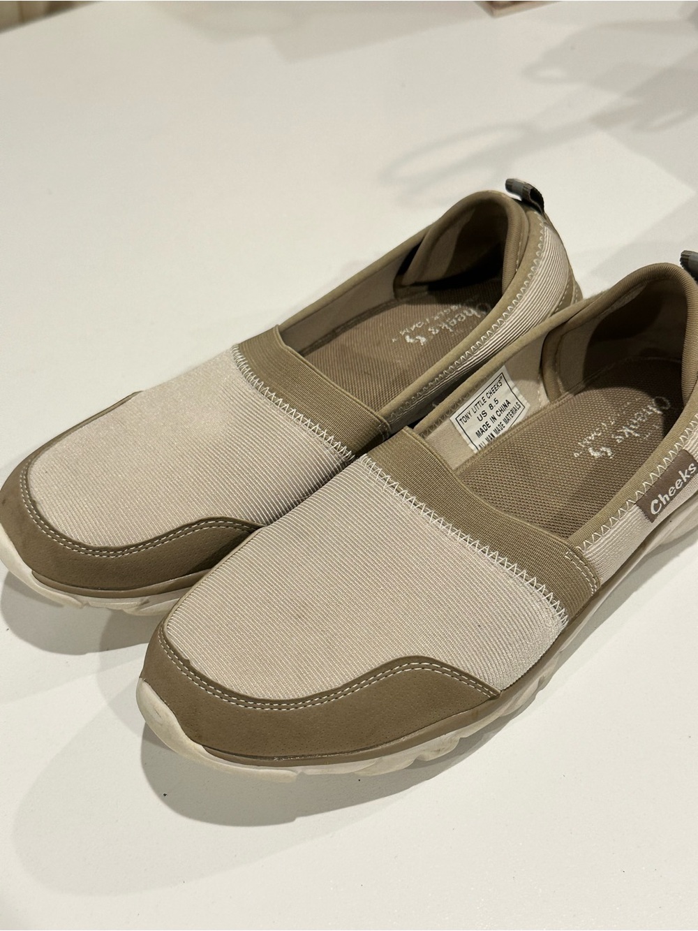 Cheeks Women’s Slip-On Sneakers in Beige and Tan